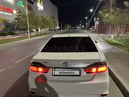 Toyota Camry 2016 года за 11 800 000 тг. в Шымкент – фото 2