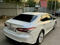 Toyota Camry 2018 годаfor13 500 000 тг. в Алматы – фото 5