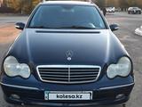 Mercedes-Benz C 200 2002 года за 3 200 000 тг. в Караганда – фото 2