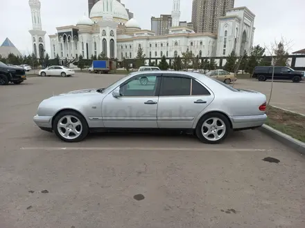 Mercedes-Benz E 280 1996 года за 2 900 000 тг. в Астана – фото 4