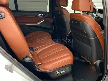 BMW X7 XDrive 40i 2022 года за 45 700 000 тг. в Астана – фото 14