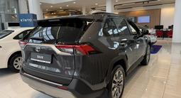 Toyota RAV4 Luxe+ 2025 года за 25 990 000 тг. в Атырау – фото 4
