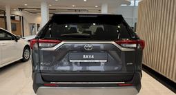 Toyota RAV4 Luxe+ 2025 года за 25 990 000 тг. в Атырау – фото 5