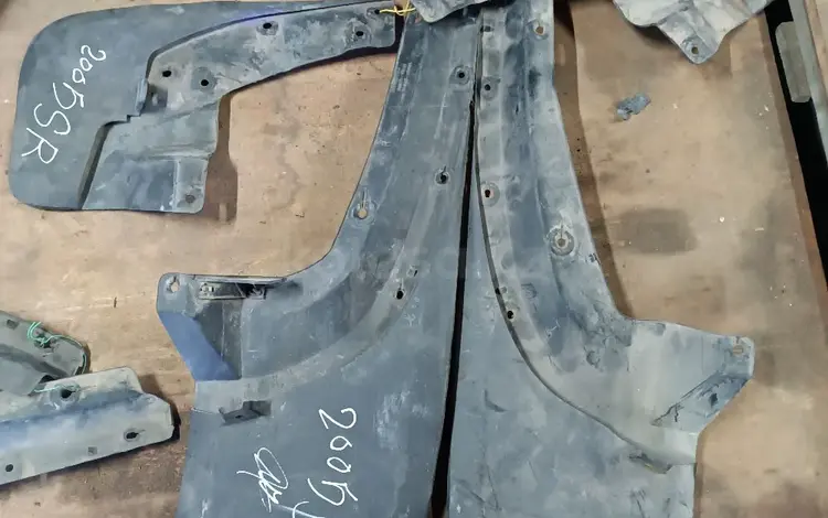 Брызговик на 4Ranner 215 за 10 000 тг. в Алматы