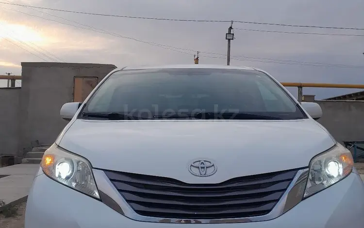 Toyota Sienna 2015 года за 10 000 000 тг. в Актау