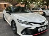 Toyota Camry 2021 года за 16 000 000 тг. в Алматы