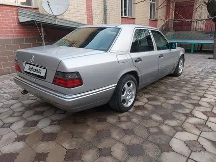Mercedes-Benz E 220 1995 года за 3 200 000 тг. в Туркестан – фото 6