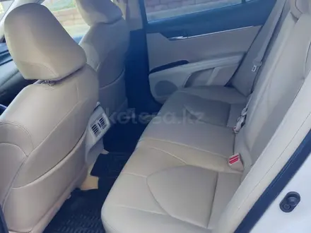 Toyota Camry 2022 года за 12 000 000 тг. в Атырау