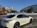 Toyota Camry 2020 годаfor11 700 000 тг. в Астана – фото 4