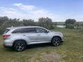 Toyota Highlander 2018 года за 12 000 000 тг. в Атырау