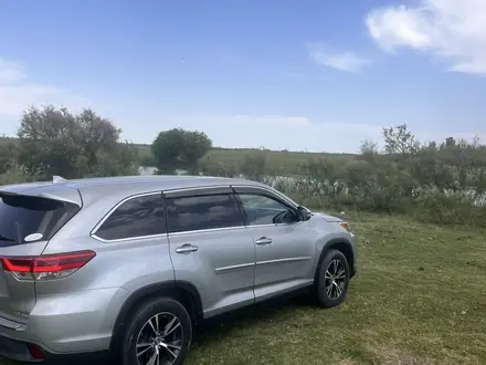 Toyota Highlander 2018 года за 12 000 000 тг. в Атырау – фото 3