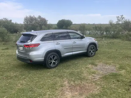 Toyota Highlander 2018 года за 12 000 000 тг. в Атырау – фото 4