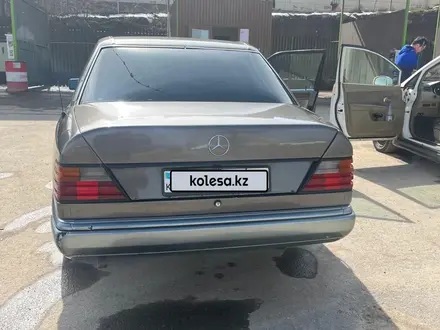 Mercedes-Benz E 200 1991 года за 1 200 000 тг. в Шымкент – фото 4