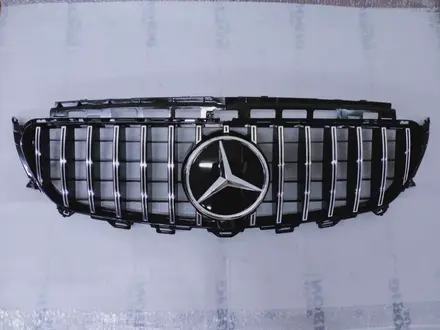 Решотка радиатора Mercedes-Benz W213 за 135 000 тг. в Алматы
