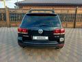 Volkswagen Touareg 2008 года за 7 300 000 тг. в Астана – фото 9