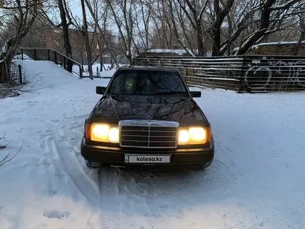 Mercedes-Benz E 220 1993 года за 2 200 000 тг. в Караганда – фото 5