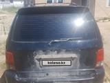 Kia Carnival 1999 года за 750 000 тг. в Астана – фото 3
