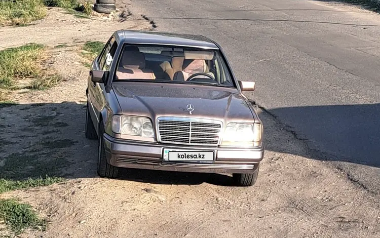 Mercedes-Benz E 220 1993 года за 1 900 000 тг. в Алматы