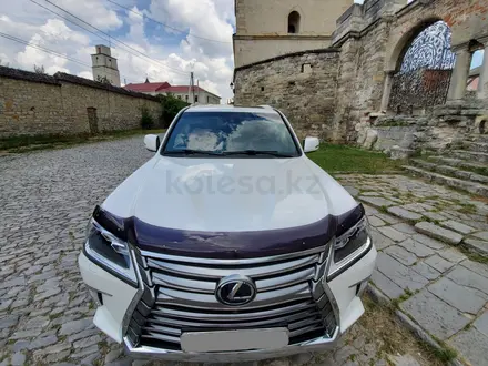 Lexus LX 570 2016 года за 28 000 000 тг. в Павлодар