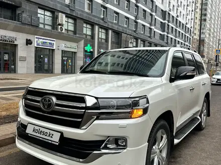 Toyota Land Cruiser 2019 года за 40 000 000 тг. в Астана