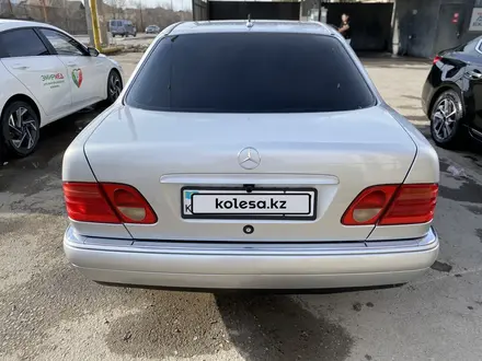 Mercedes-Benz E 320 1998 года за 4 500 000 тг. в Шымкент – фото 4
