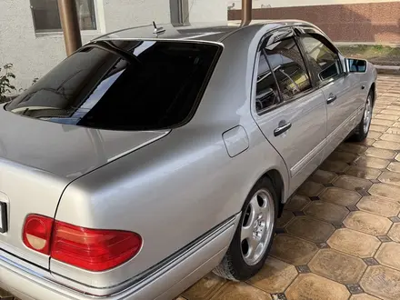 Mercedes-Benz E 320 1998 года за 4 500 000 тг. в Шымкент – фото 19