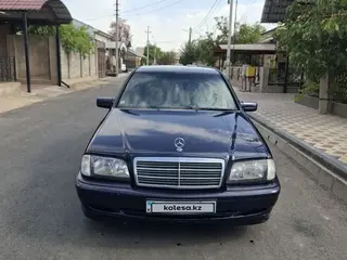 Mercedes-Benz C 230