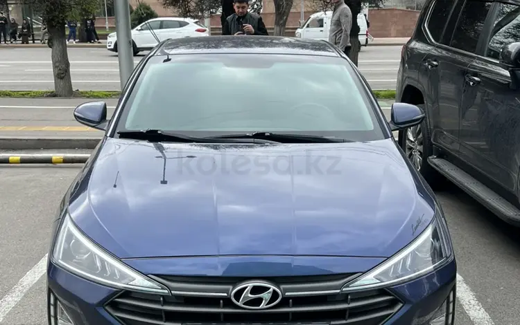 Hyundai Elantra 2019 годаүшін8 200 000 тг. в Алматы