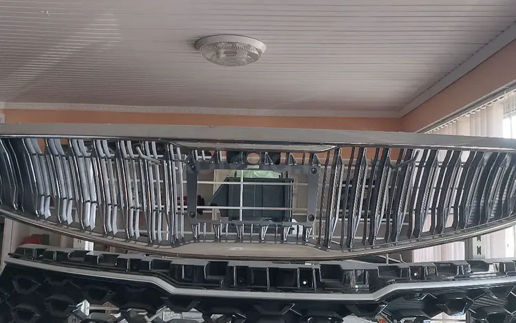 Решетка радиатора на Kia K7 2016-2022 за 130 000 тг. в Шымкент