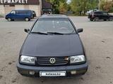 Volkswagen Vento 1995 года за 1 600 000 тг. в Караганда – фото 2