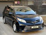 Toyota Sienna 2019 года за 15 800 000 тг. в Атырау – фото 2