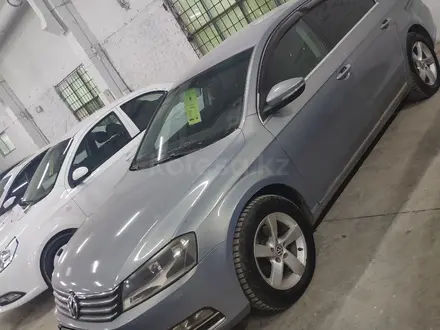Volkswagen Passat 2011 года за 4 700 000 тг. в Костанай – фото 2