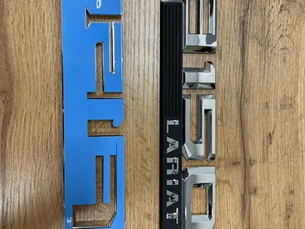 Шильдик F-150 LARIAT за 20 000 тг. в Алматы – фото 2