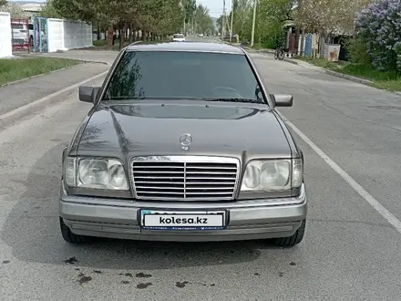 Mercedes-Benz E 320 1994 года за 2 800 000 тг. в Талдыкорган – фото 2