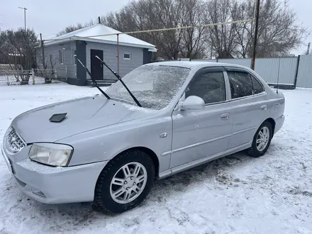 Hyundai Accent 2005 года за 2 500 000 тг. в Актобе – фото 2