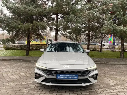 Hyundai Elantra 2023 года за 11 190 000 тг. в Алматы – фото 2