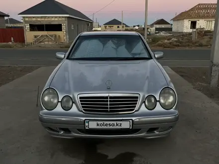 Mercedes-Benz E 320 2000 года за 4 700 000 тг. в Атырау – фото 3