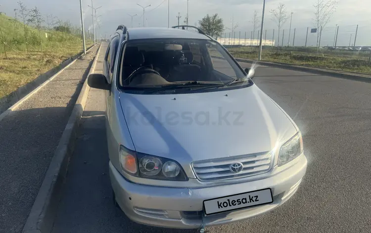 Toyota Ipsum 1998 года за 2 750 000 тг. в Алматы