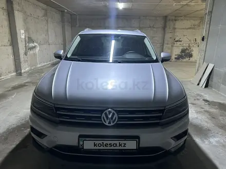 Volkswagen Tiguan 2017 года за 10 600 000 тг. в Алматы – фото 2