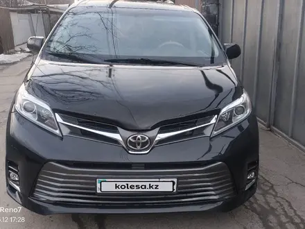 Toyota Sienna 2014 года за 13 300 000 тг. в Алматы