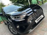 Toyota RAV4 2022 года за 16 900 000 тг. в Алматы