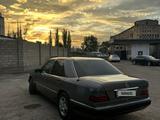 Mercedes-Benz E 220 1995 года за 2 450 000 тг. в Тараз – фото 3