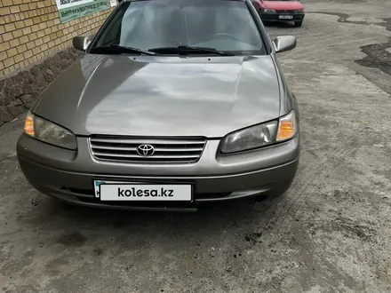 Toyota Camry 1999 года за 3 400 000 тг. в Семей