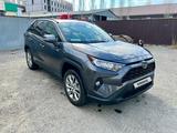 Toyota RAV4 2020 года за 16 000 000 тг. в Атырау