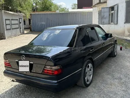 Mercedes-Benz E 280 1994 года за 3 400 000 тг. в Тараз – фото 2