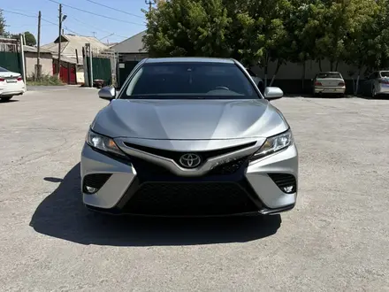 Toyota Camry 2018 года за 7 900 000 тг. в Алматы