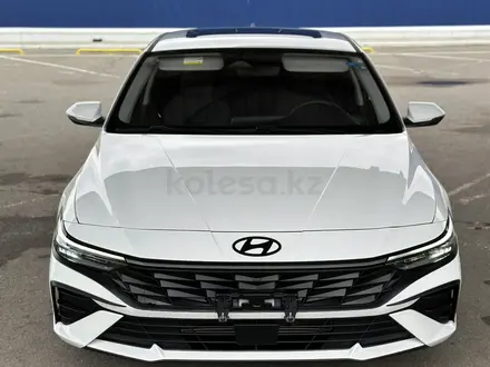 Hyundai Elantra 2024 года за 8 900 000 тг. в Караганда – фото 2