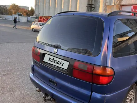 Volkswagen Sharan 1995 года за 1 500 000 тг. в Актобе