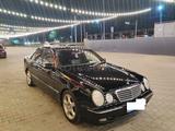 Mercedes-Benz E 320 2000 года за 4 990 000 тг. в Талдыкорган – фото 2