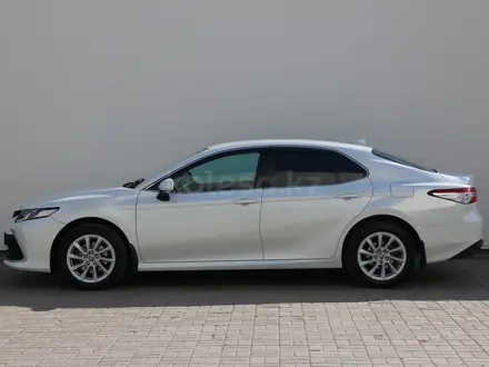 Toyota Camry 2021 года за 13 750 000 тг. в Астана – фото 3